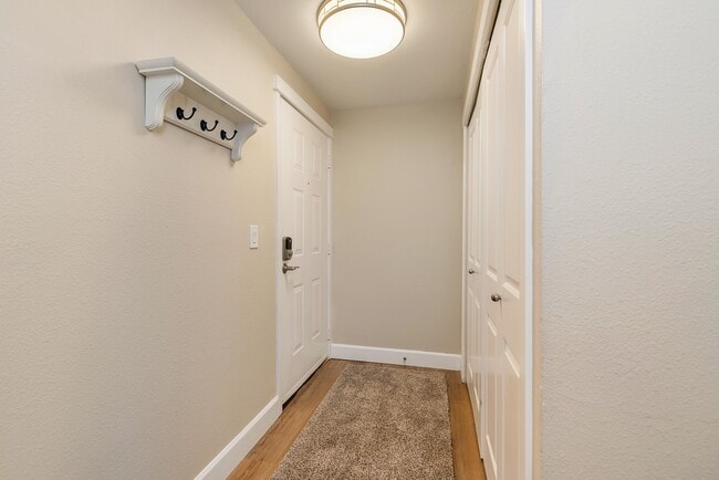 Foto del edificio - 755 5th Ave NW