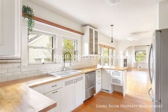 Building Photo - 4335 SE 42nd Ave