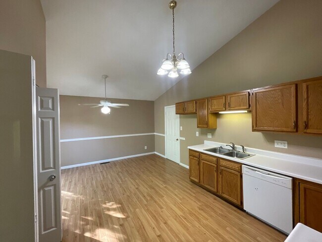 Building Photo - 6465 Calloway Ct