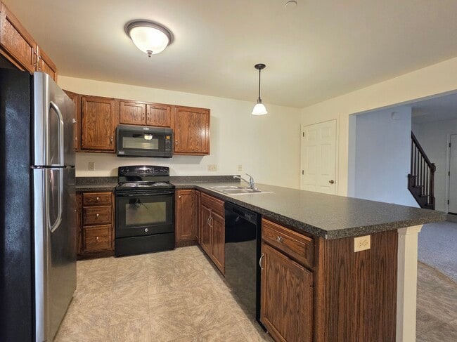 Building Photo - 14 Gable Dr