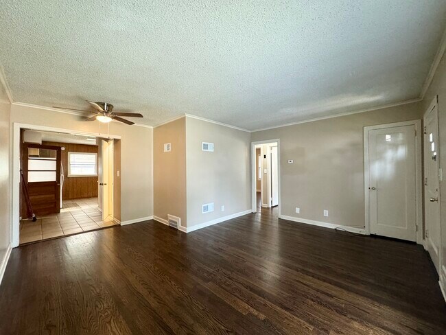 Foto del edificio - 1401 E 23rd Ave