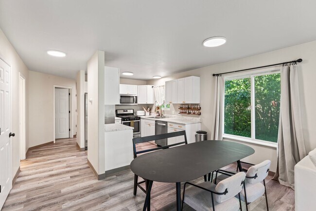 Foto del edificio - 9101 Lakehurst Dr