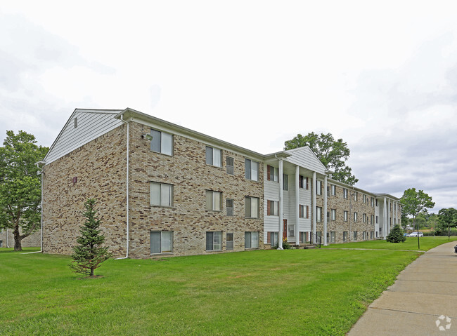 Brittany Park - Brittany Park Apartments