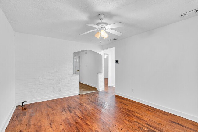 Foto del edificio - 819 W 51st St