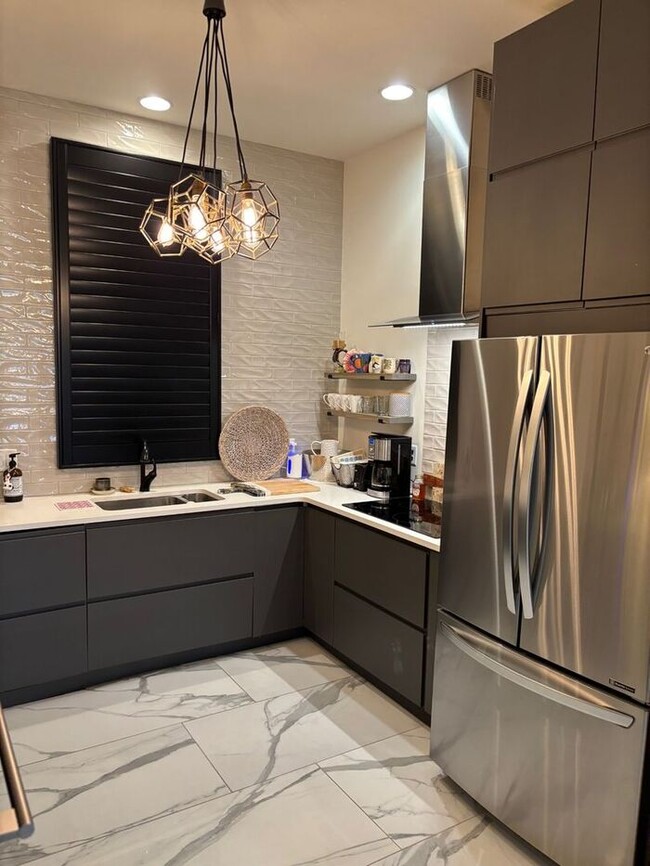 Building Photo - Furnished 2-Bed, 2-Bath Townhouse in Orlan...
