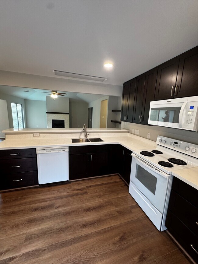 Foto del edificio - 8807 Belle Glen Dr