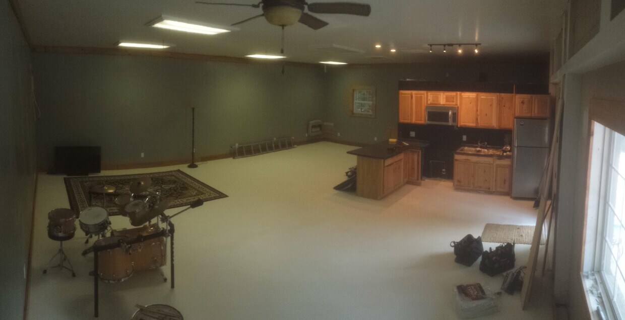 Large open concept living space - 6526 Premier Dr