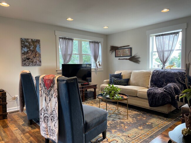 Foto del edificio - 3bed,2.5 bath Home w/Gated yard