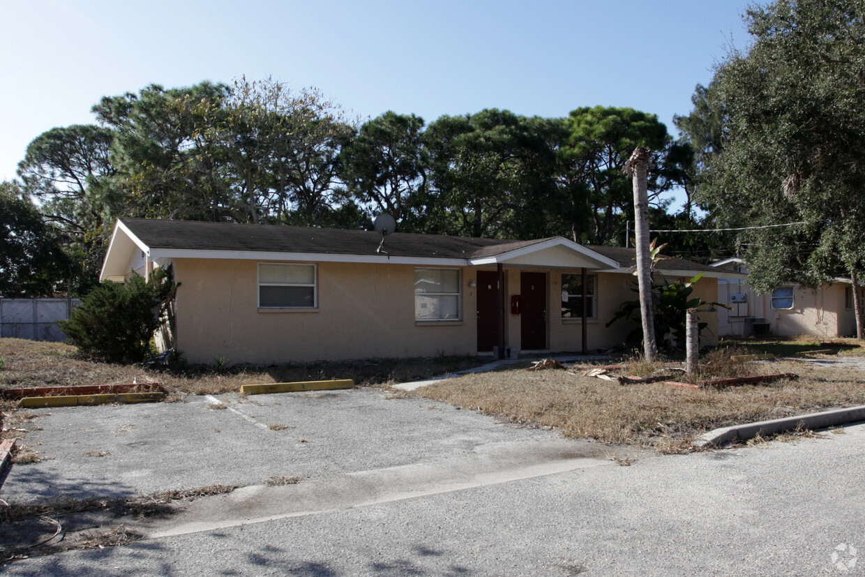 Foto del edificio - Lemon Bay Garden Apartments