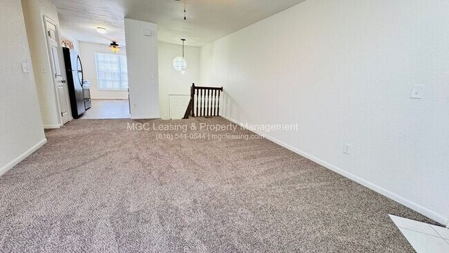 Foto del edificio - Convenient Kansas City Townhome Near I-435