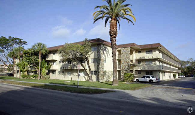 Building Photo - Dadeland Park Condo