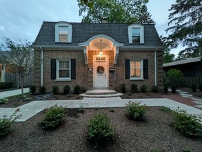 Building Photo - 2741 Lincolnwood Dr