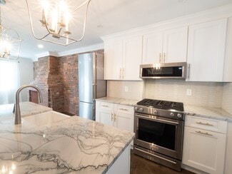 Building Photo - 210 Third St