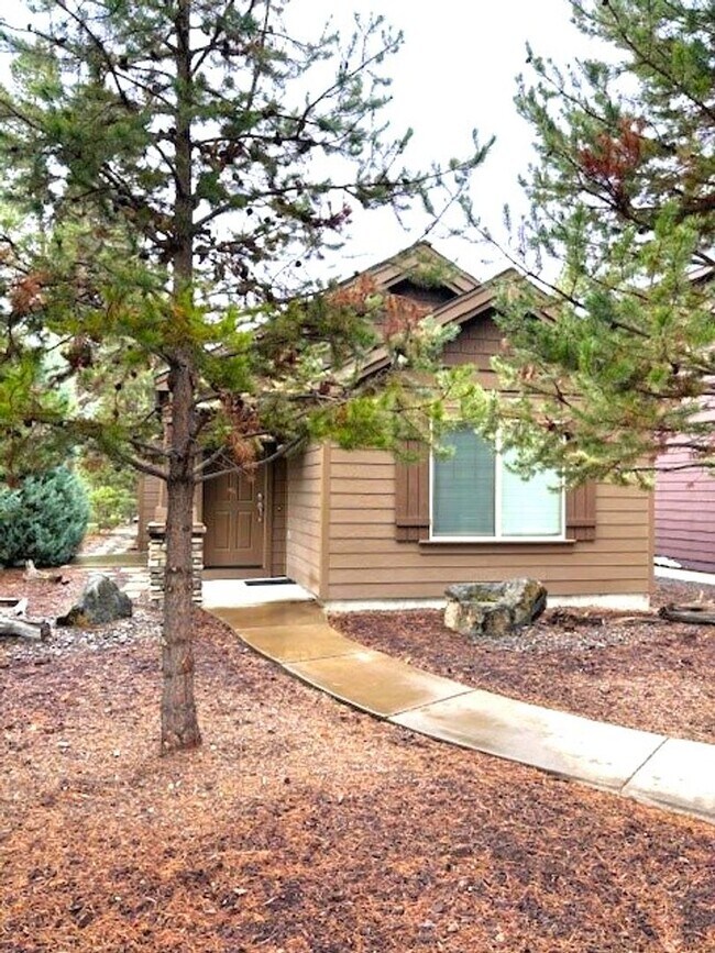 Foto del edificio - $500 OFF First Full Month's Rent | 12 Month Lease | Crescent Creek Community