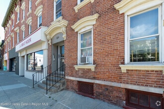 Building Photo - 324 Warren St