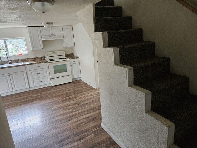 Building Photo - 444 N Elm St