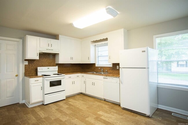 Building Photo - 801 W 52nd St