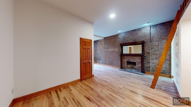Building Photo - 70 W 87th St