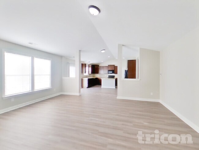 Foto del edificio - 3345 Deerbrook Dr