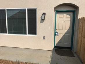 Building Photo - 3099 Bright St