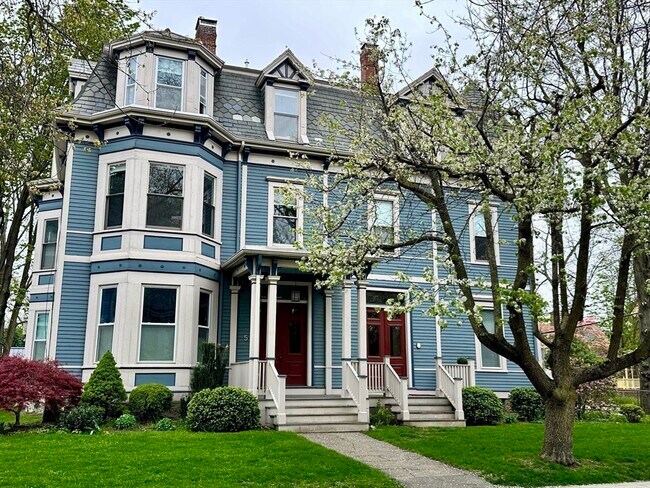 Foto del edificio - 5 Gorham Ave