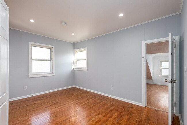 Foto del edificio - 156 Lower Main St