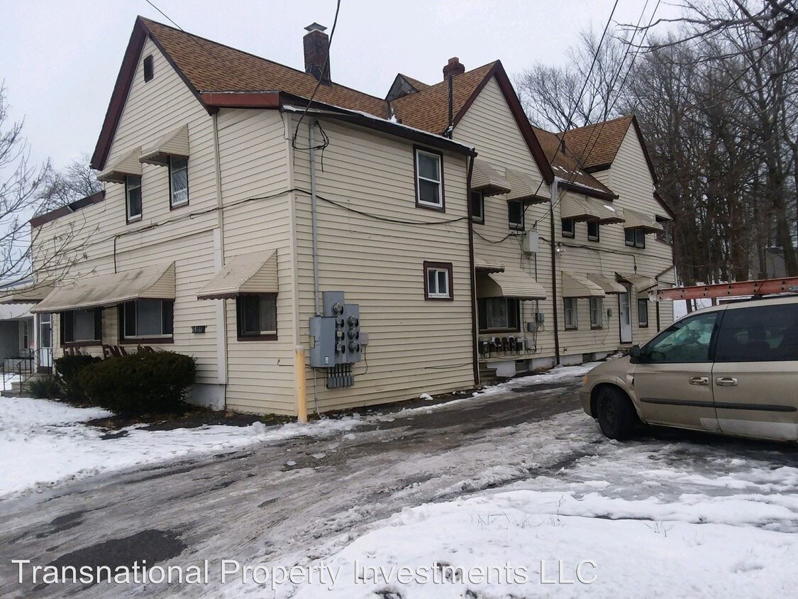 Primary Photo - 15111 Broadway Ave