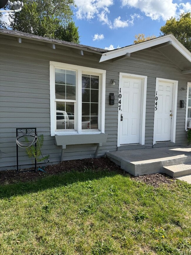Interior Photo - 1045 E Center St