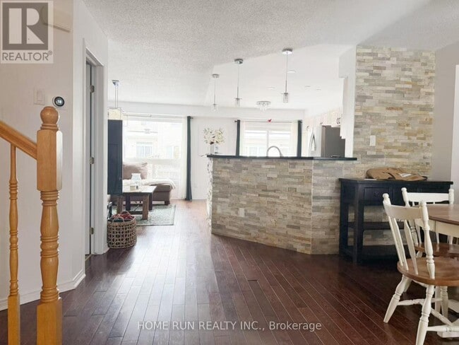 Building Photo - 330 Applecross Crescent