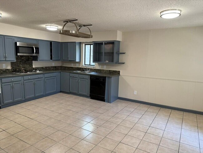 Foto del edificio - 8901 Newport Ln