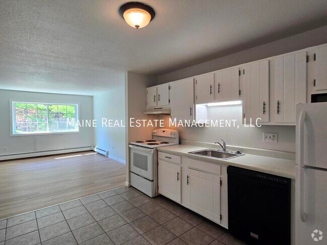 Building Photo - 20 Tall Pines Dr