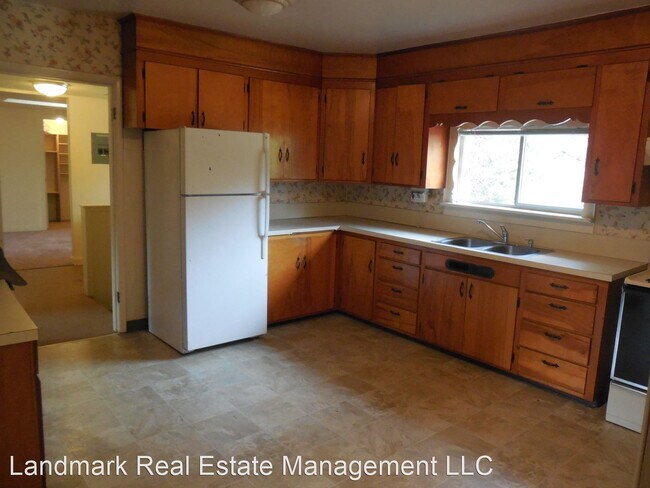Building Photo - 5 br, 2 bath House - 1315 Lakeway Drive