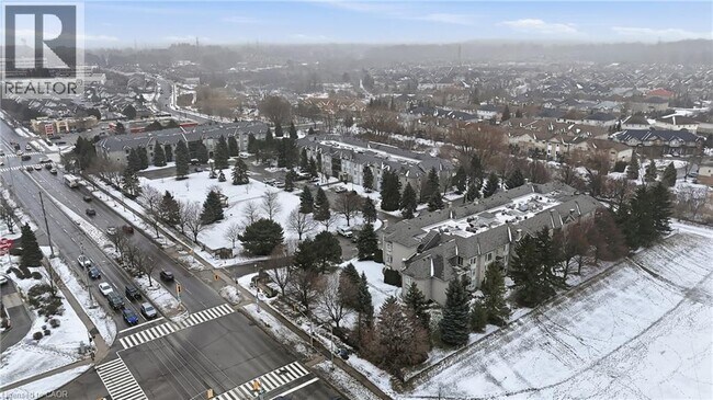 Photo du bâtiment - 990 Golf Links Rd