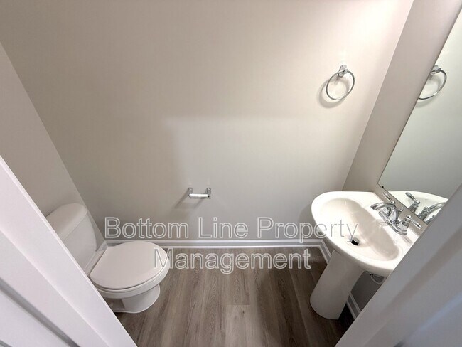 Building Photo - 8128 Stonemere Ln