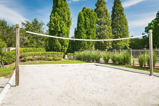 Foto del edificio - 2040 Brandon Crossing Cir