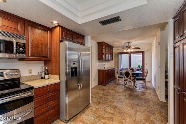 Foto del edificio - 3024 E Claremont Ave