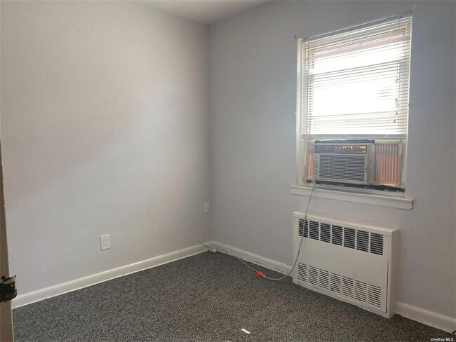 Foto del edificio - 62-14 69th Ln