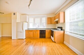 Building Photo - 35 Pleasant St
