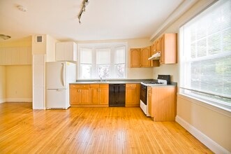 Building Photo - 35 Pleasant St