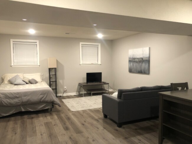 Foto del edificio - 828 Chestnut Wood Ln