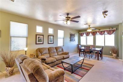 Foto del edificio - 3241 E Fourteen Fairway Dr