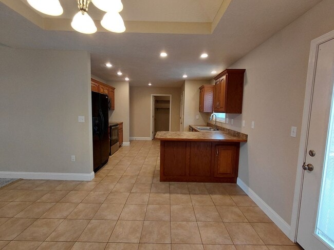 Building Photo - Beautiful home close to post