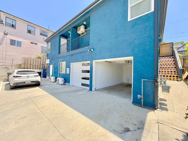 Building Photo - 839 Merwin St