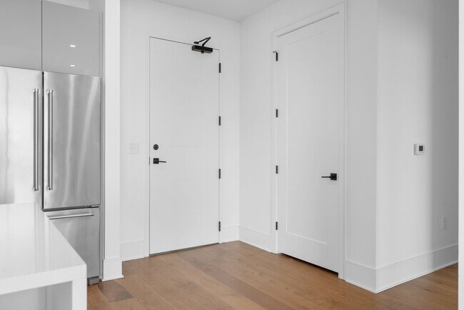 Building Photo - Premier Penthouse Suite at Seven 88 West Midtown-