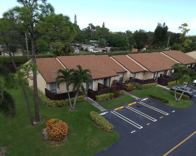 Foto del edificio - 620 Sea Pine Way