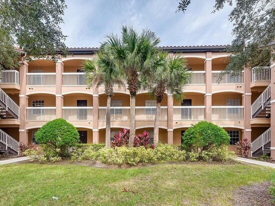Foto principal - 13941 Fairway Island Dr