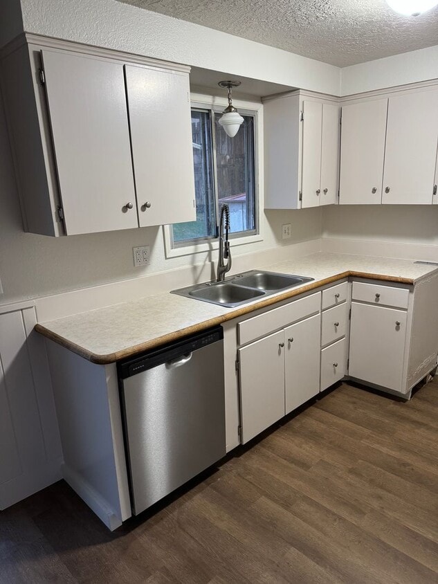 Foto del edificio - Freshly Updated 3-Bedroom, 2-Bath Home in Reedsport