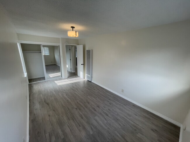 Front Unit Bed 1 - 9029 Danby Ave