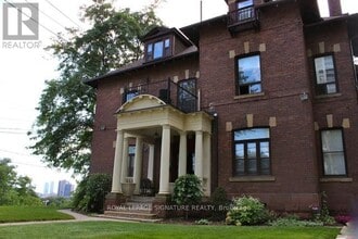 Building Photo - 646 Broadview Ave