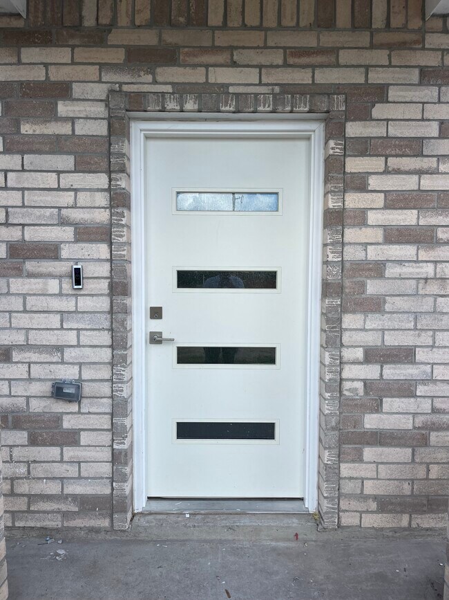 Puerta principal - 632 N Central Ave